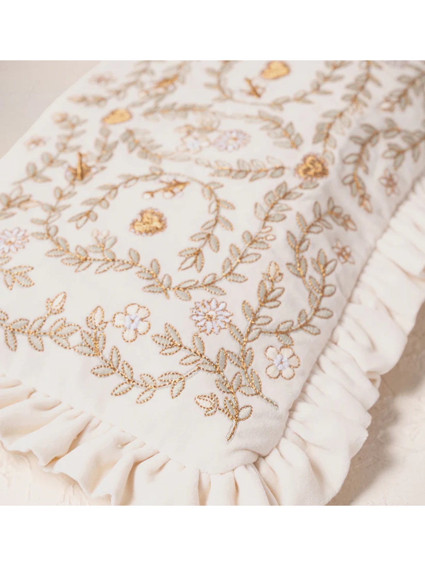 Mediterranean Garden Bride Velvet Frill Pouch Cream