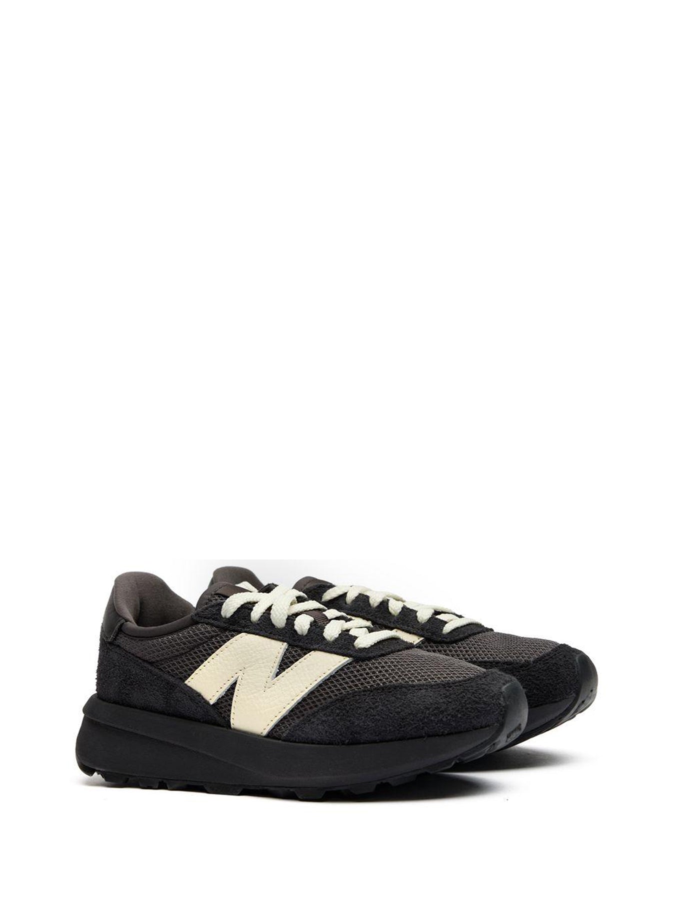370 Trainers Black White