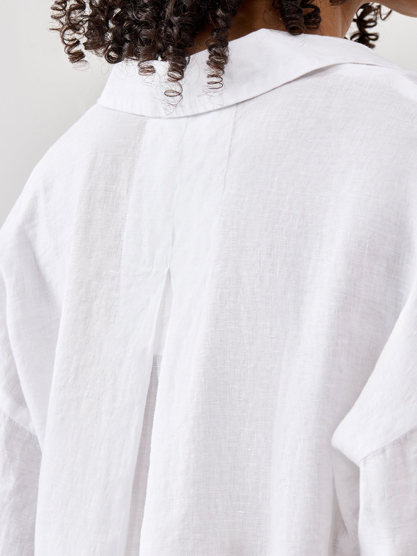 Classic Collar Pop-Over White