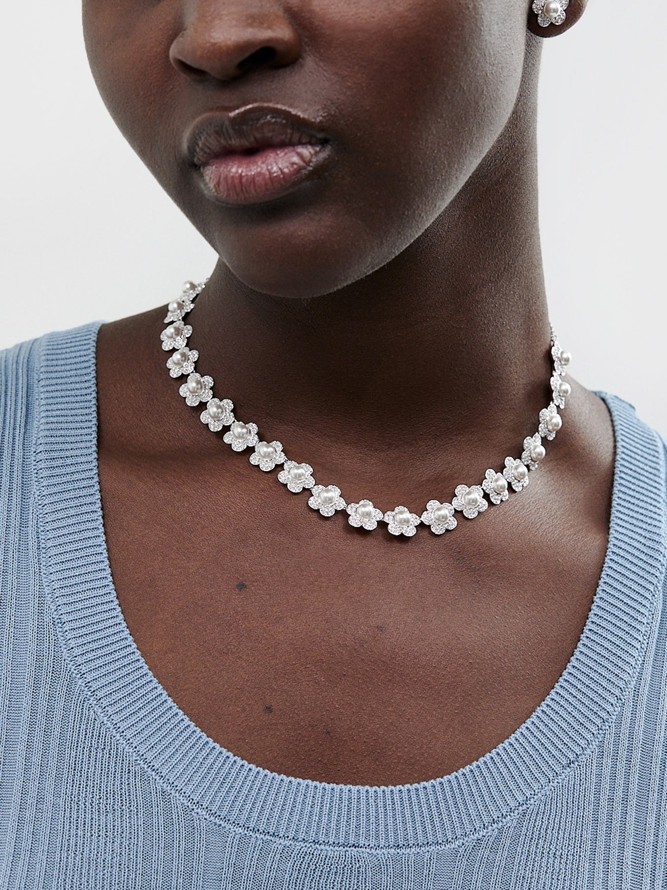 Crystal Motif Necklace Gold Tone