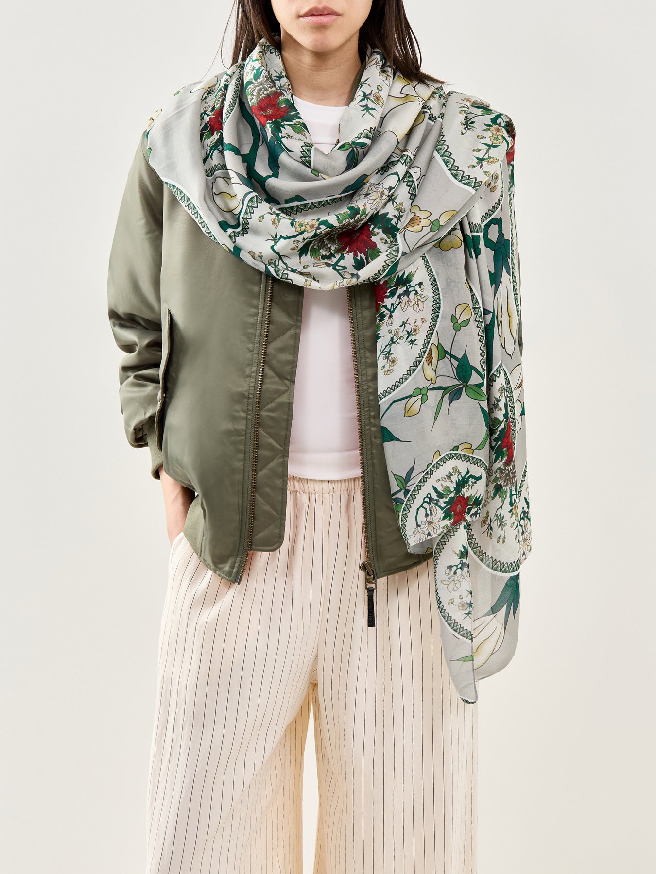 Magnolia Plates Print Scarf Beige