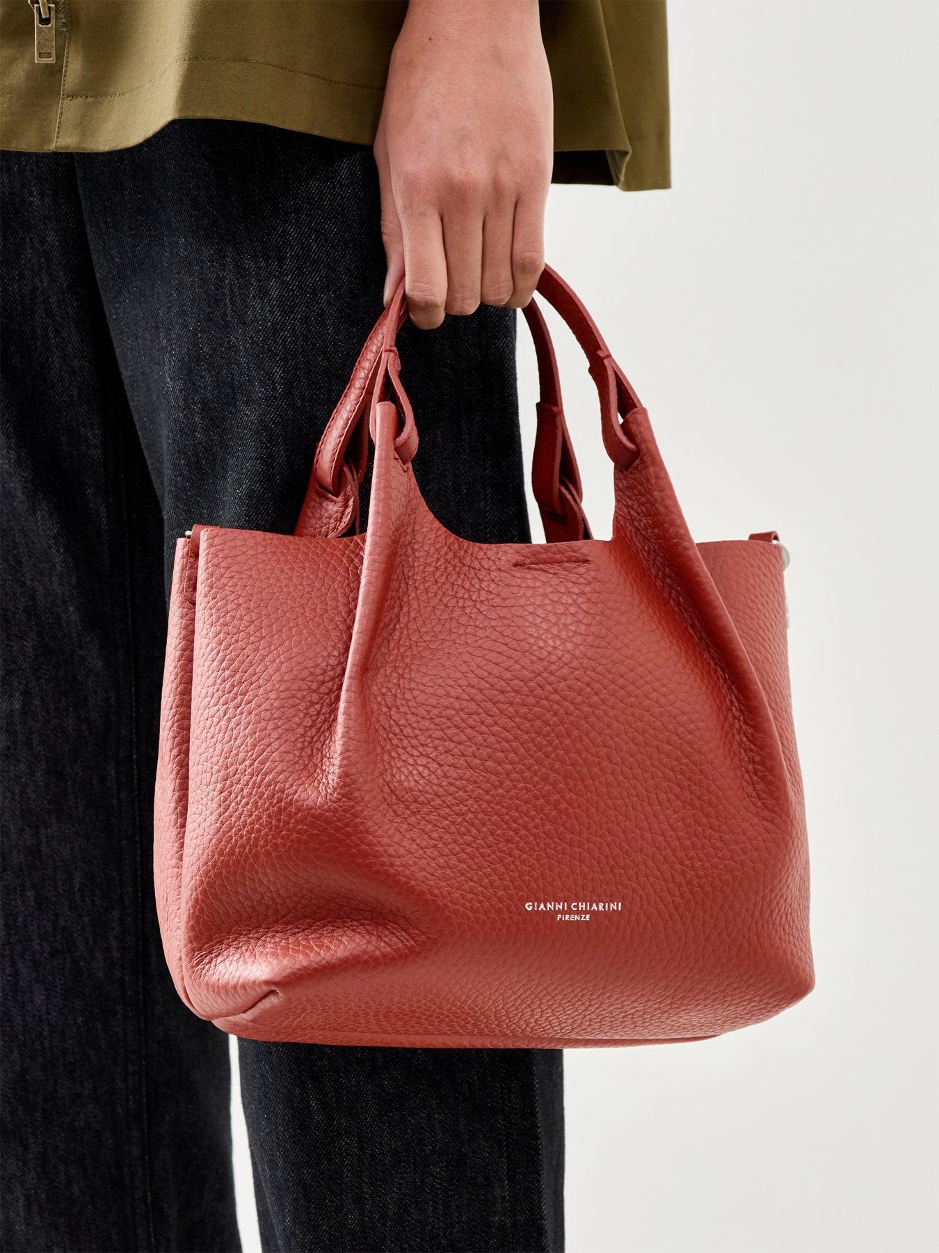 Dua Medium Leather Crossbody Red