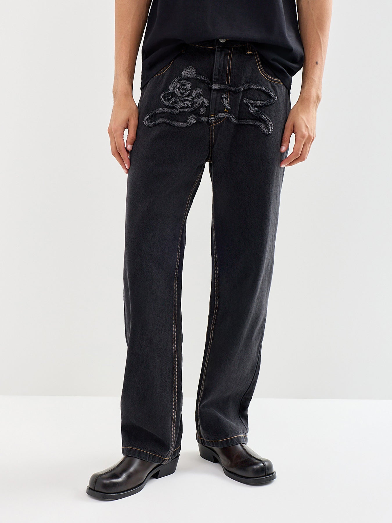 Appliqué Running Dog Double Scoop Denim Jeans Black