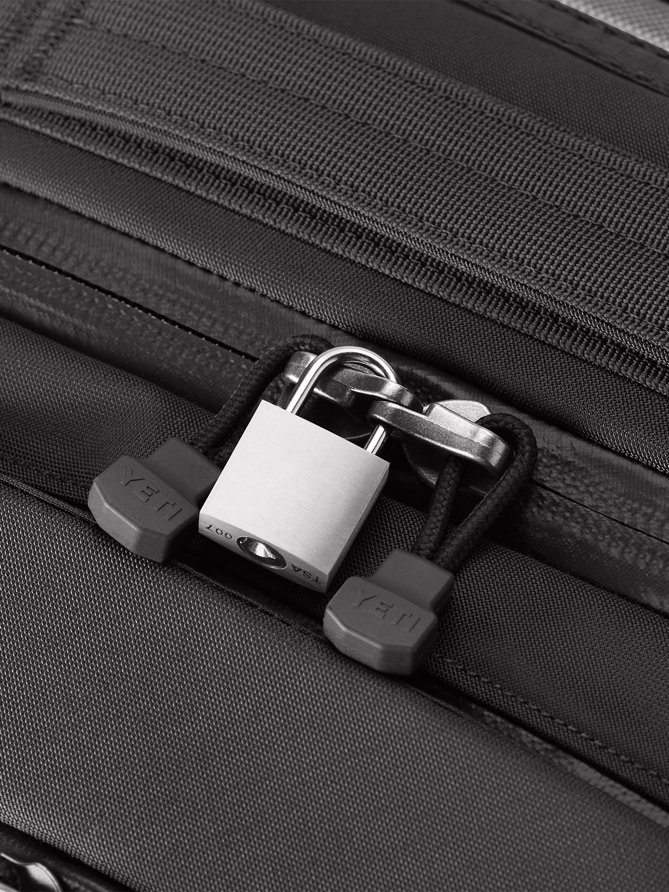 Crossroads Luggage 22 Inch