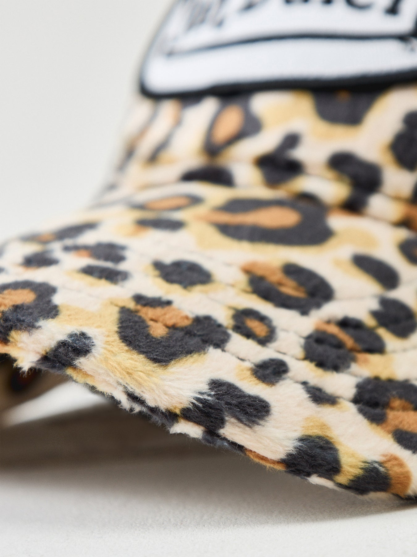 Distressed Trucker Cap Leopard