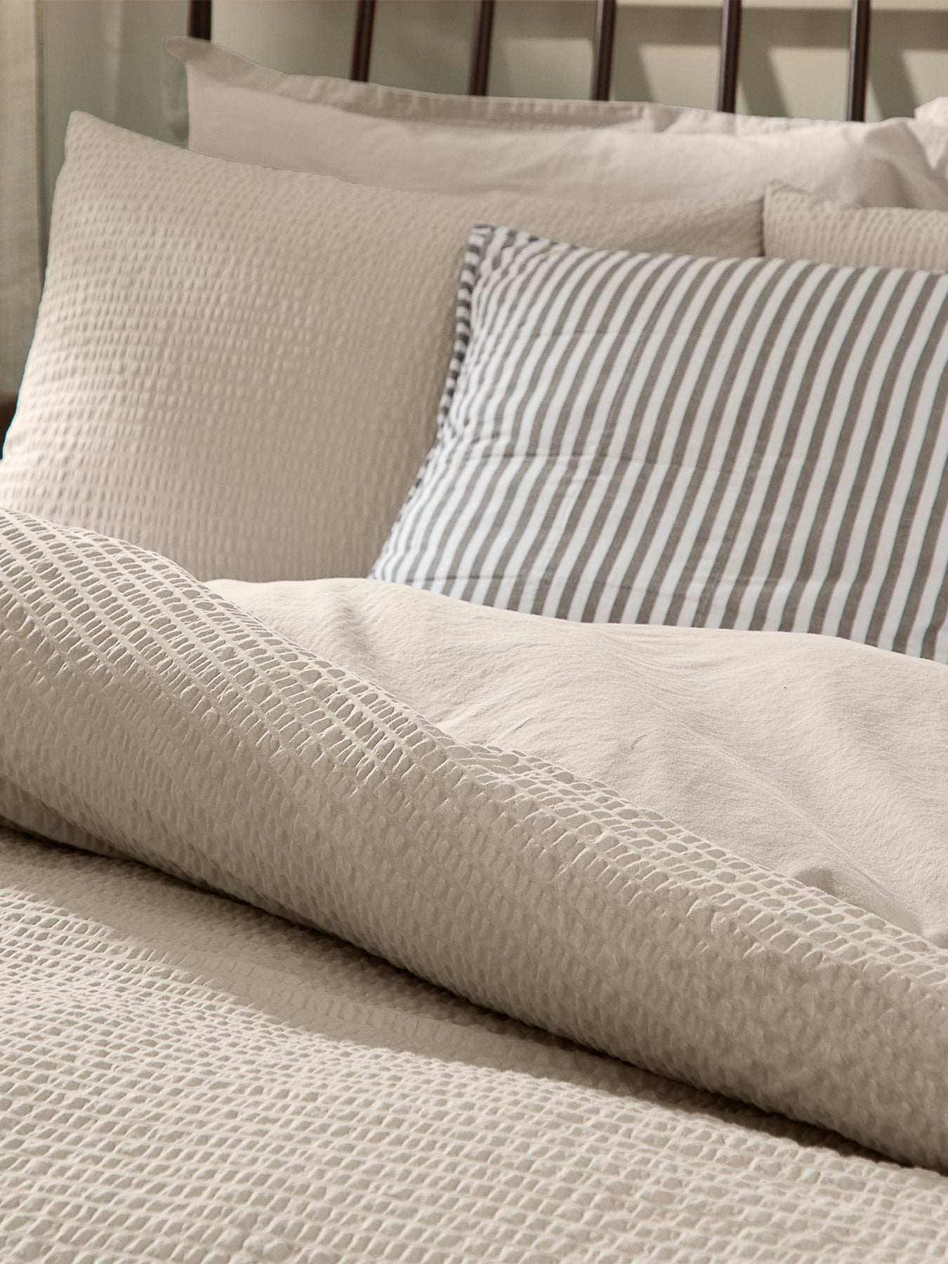Cotton Hebden Relaxed Seersucker Double Duvet Set - Stone