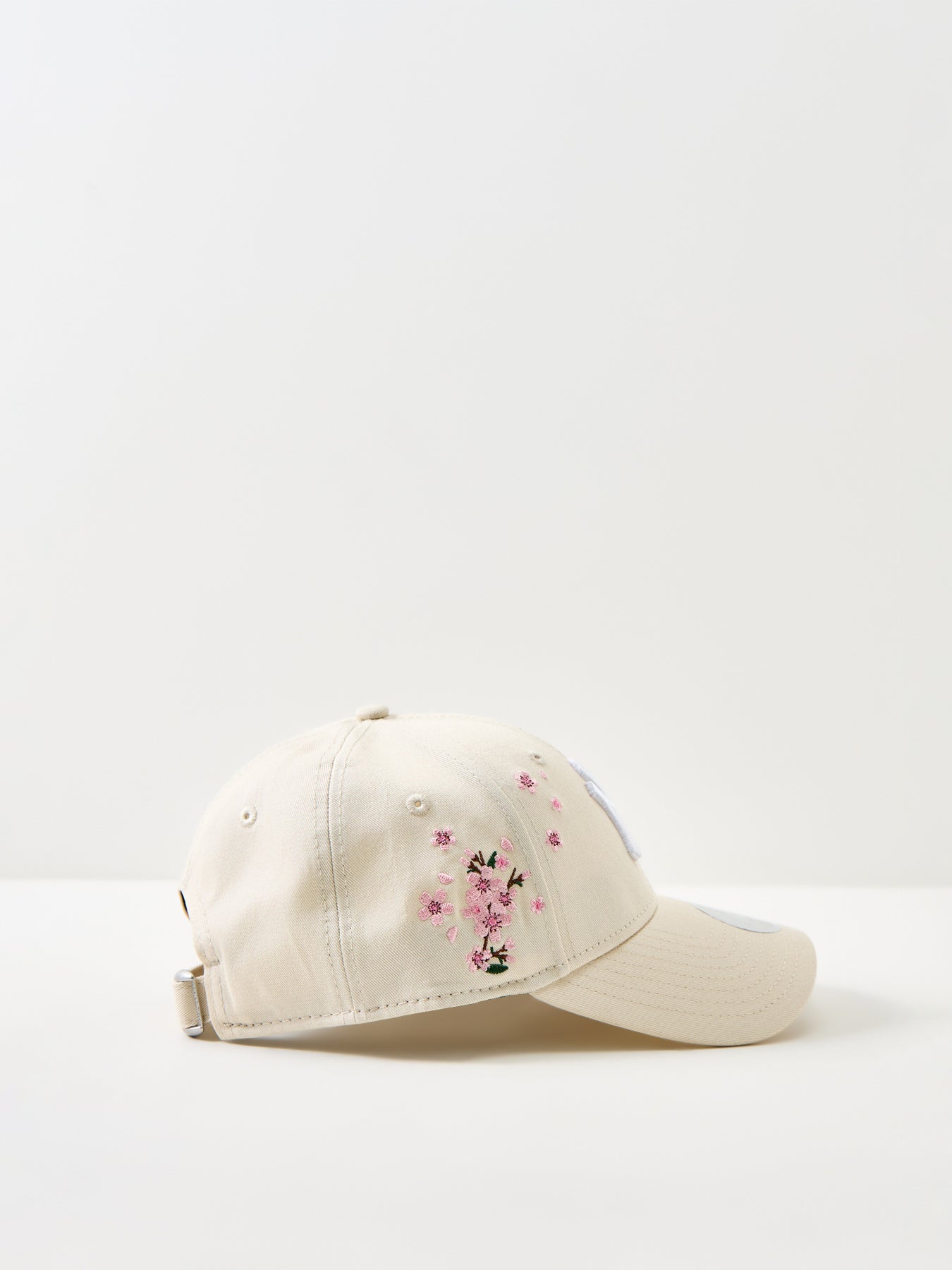 Floral Icon New York Yankees Cap Cream