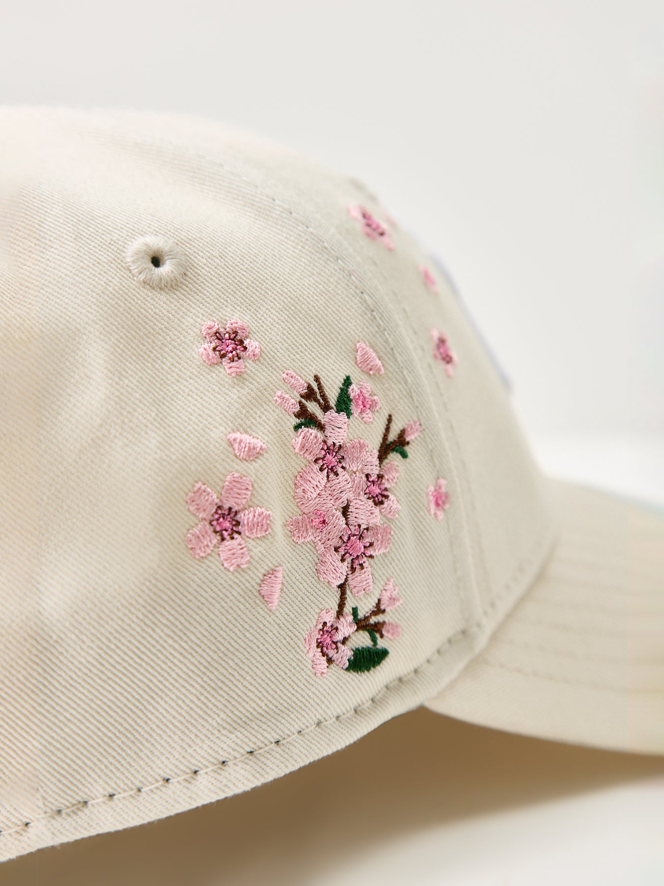Floral Icon New York Yankees Cap Cream
