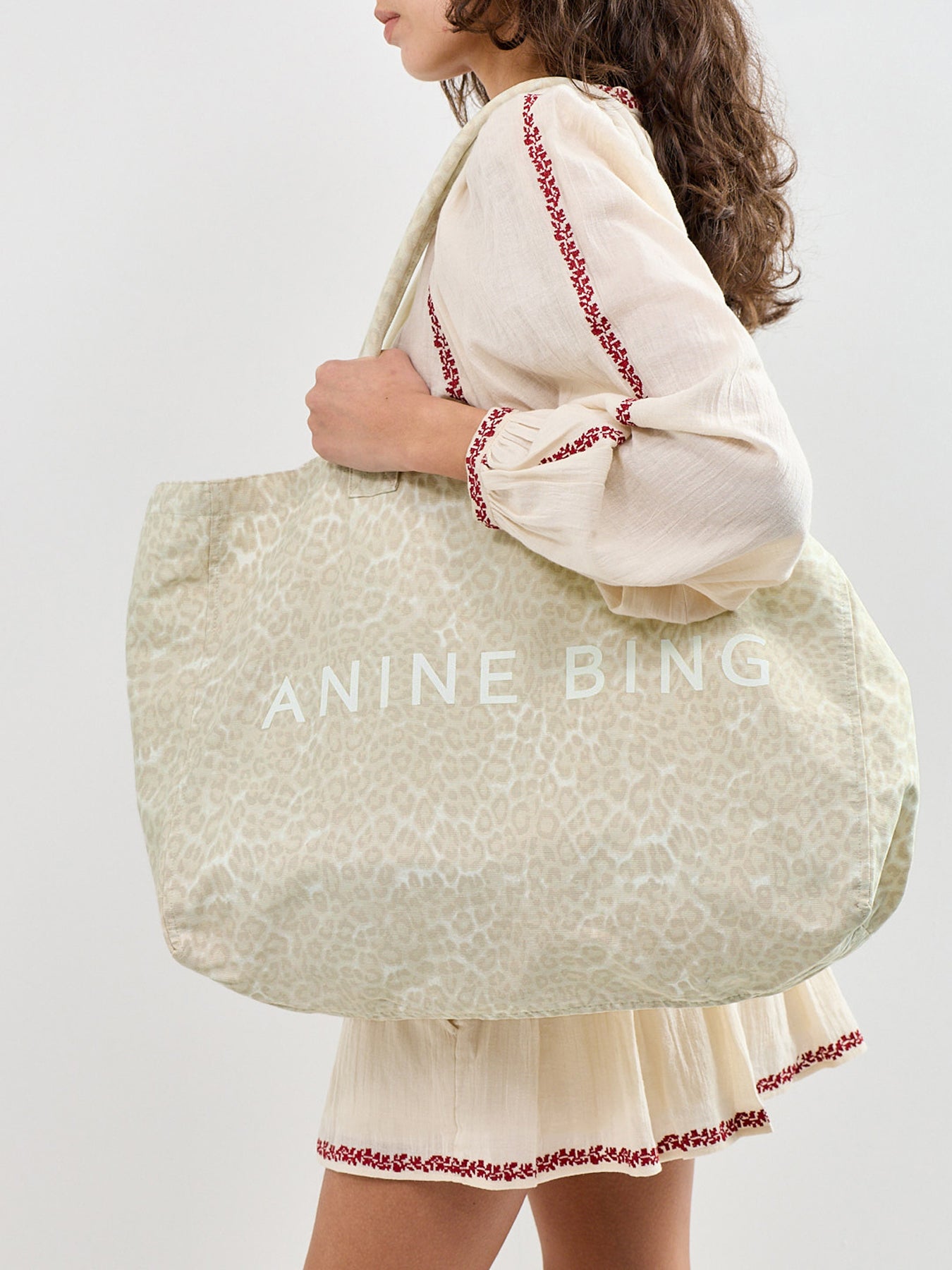 Leo Canvas Tote - Washed White Leopard