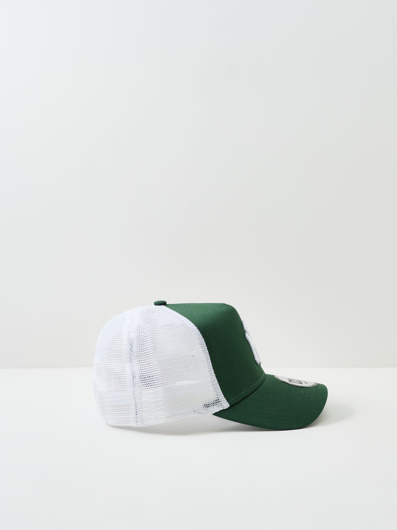 League Essential Trucker New York Yankees Cap Green