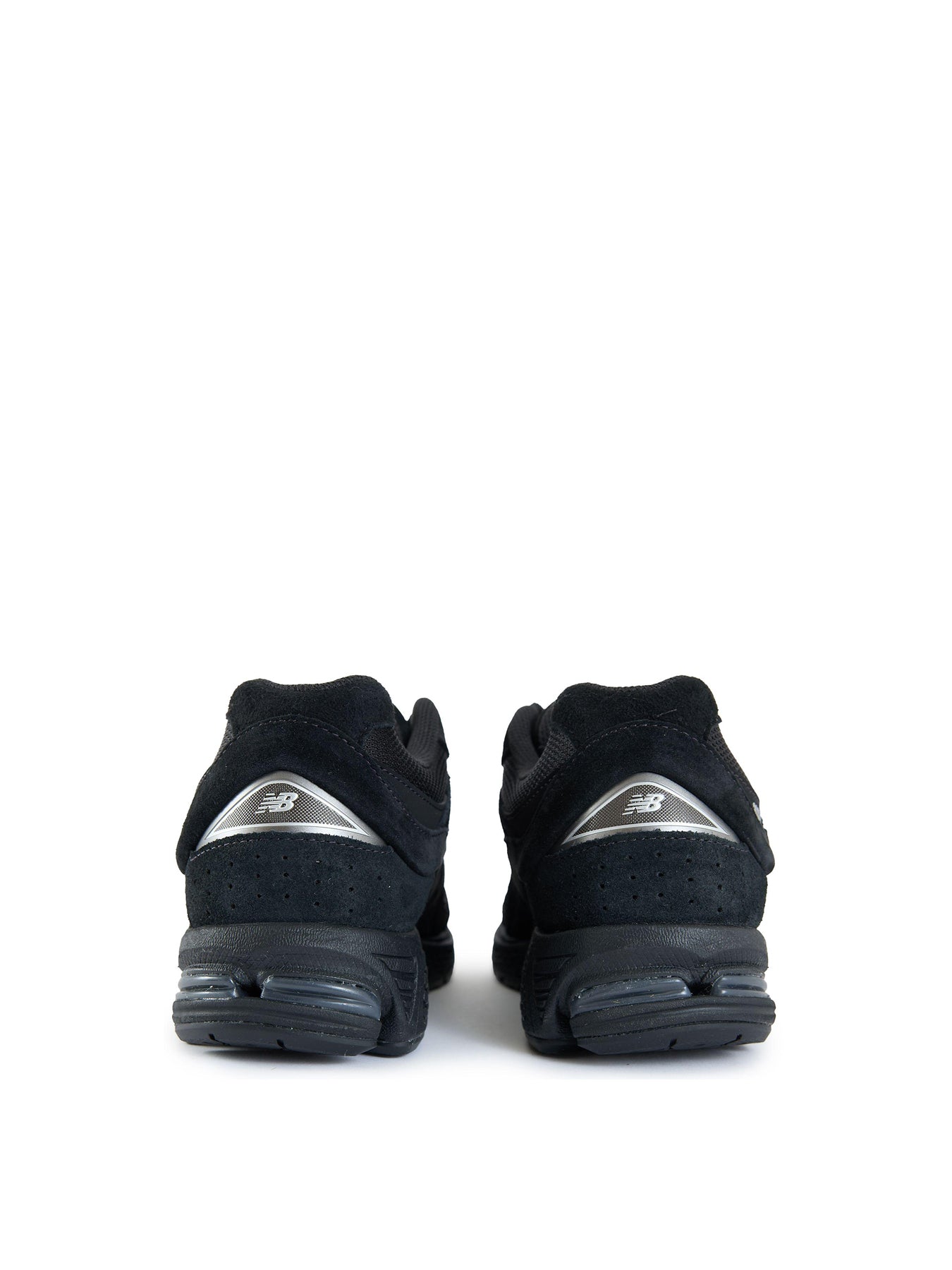 2002R Trainers Black
