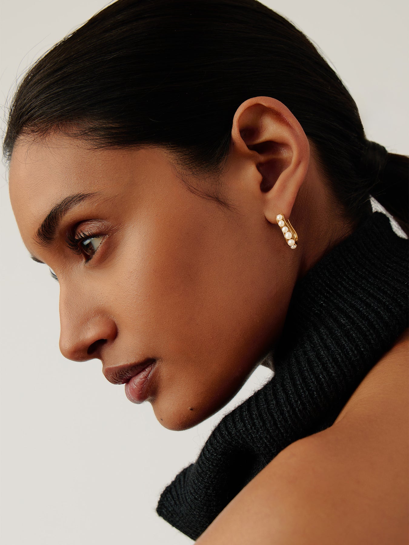 Pearl Wave Huggie Earrings Gold