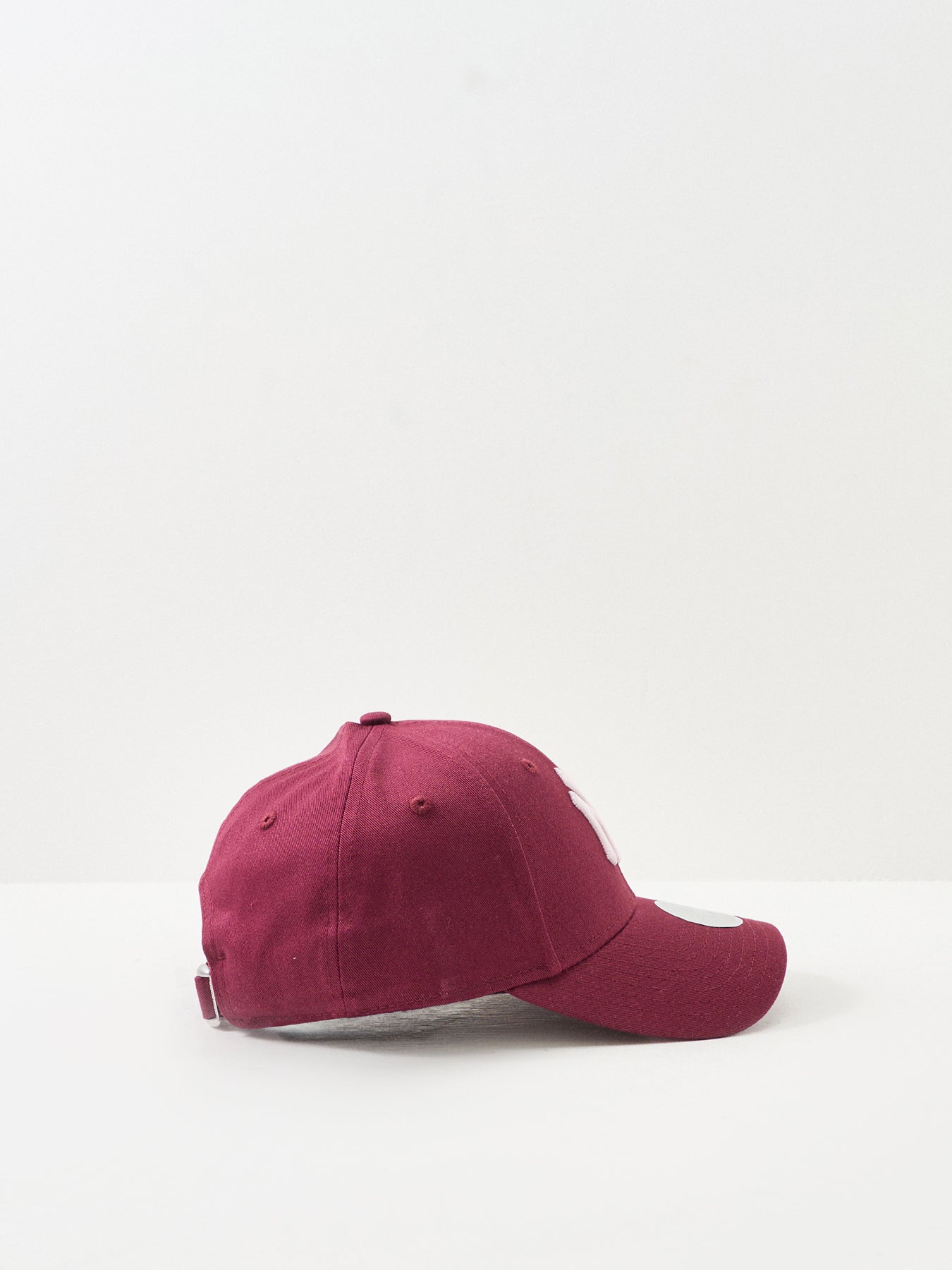 Female Metallic Logo 9FORTY NY Yankees Cap Burgundy