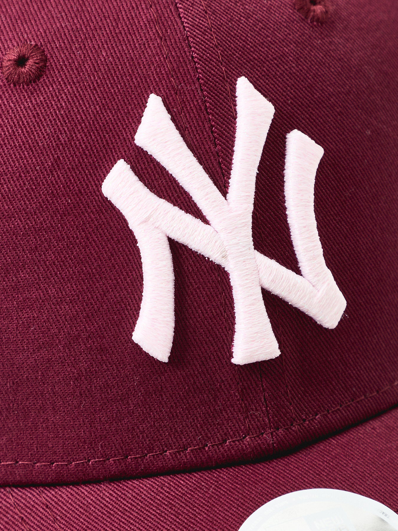 Female Metallic Logo 9FORTY NY Yankees Cap Burgundy