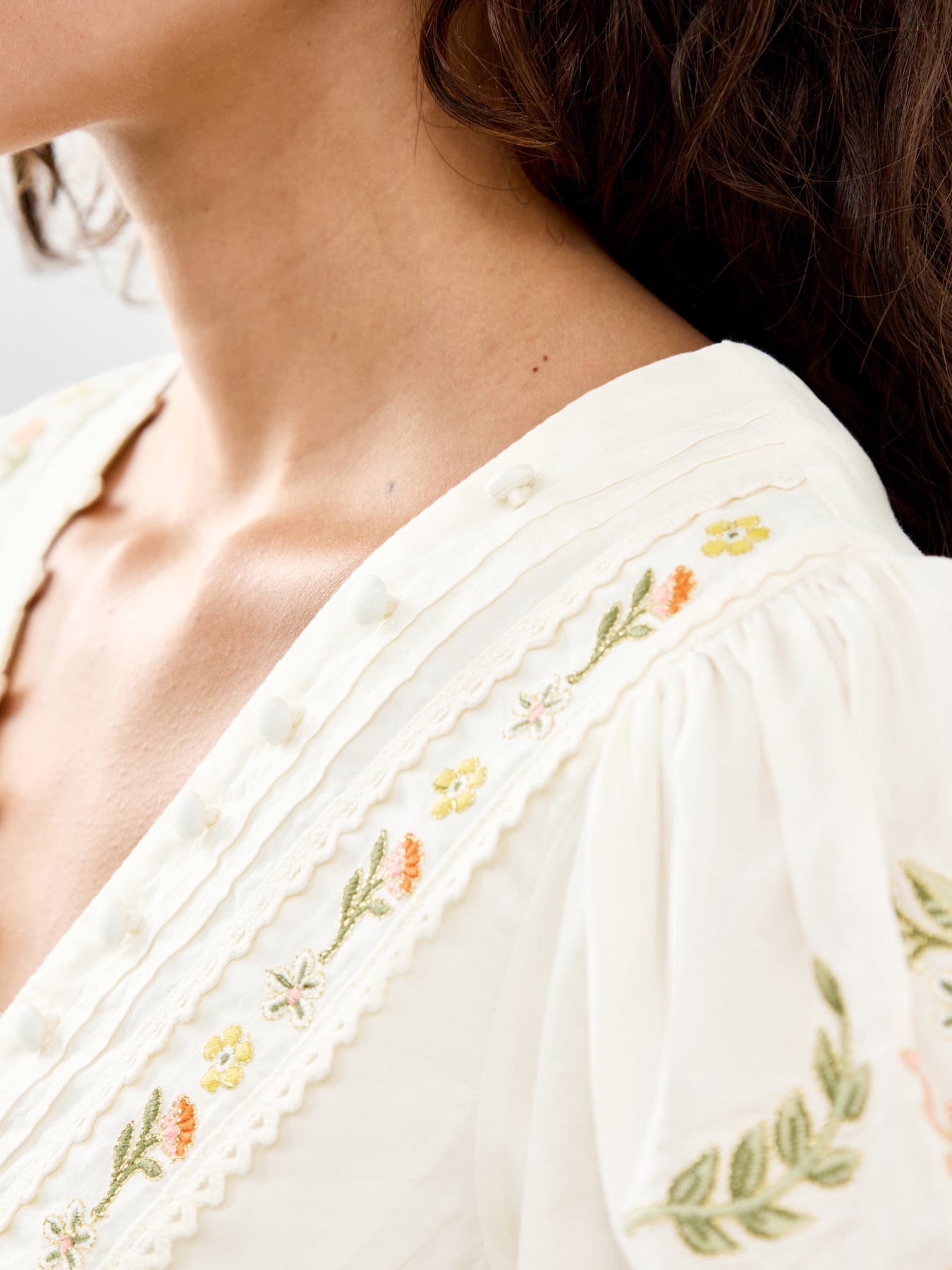 Elizabeth Scarlett Seren Embroidered Blouse Off White
