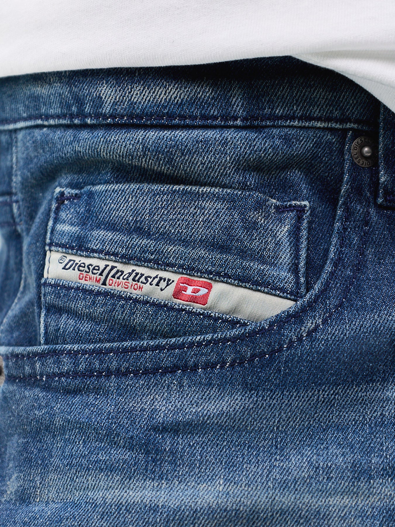 2019 D Strukt Slim Fit Jeans