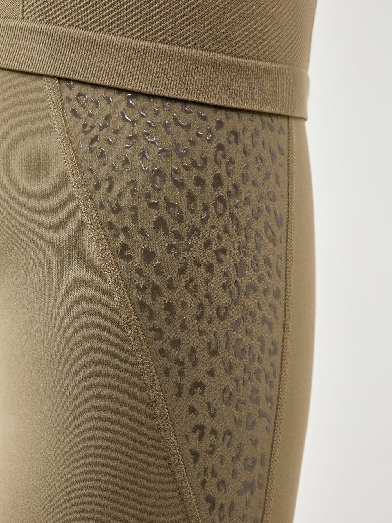 Ultimate Studio 7/8 Grippy Leggings Khaki