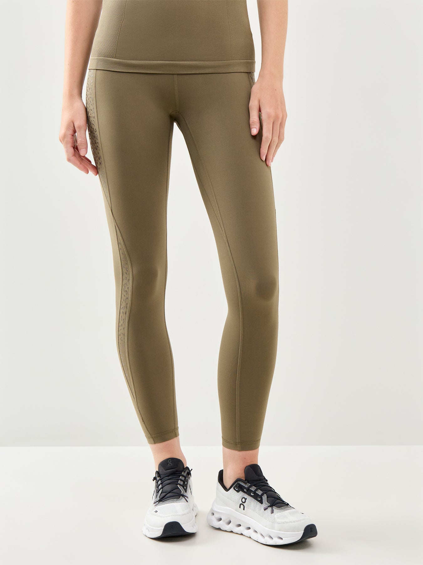 Ultimate Studio 7/8 Grippy Leggings Khaki
