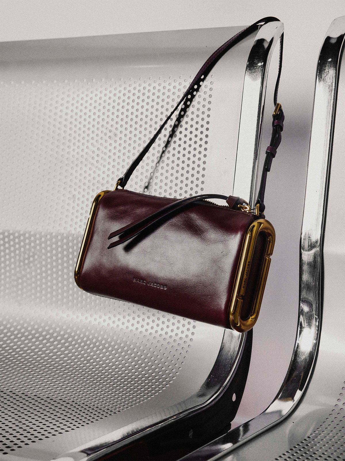 The Scene Shoulder Bag Dark Port