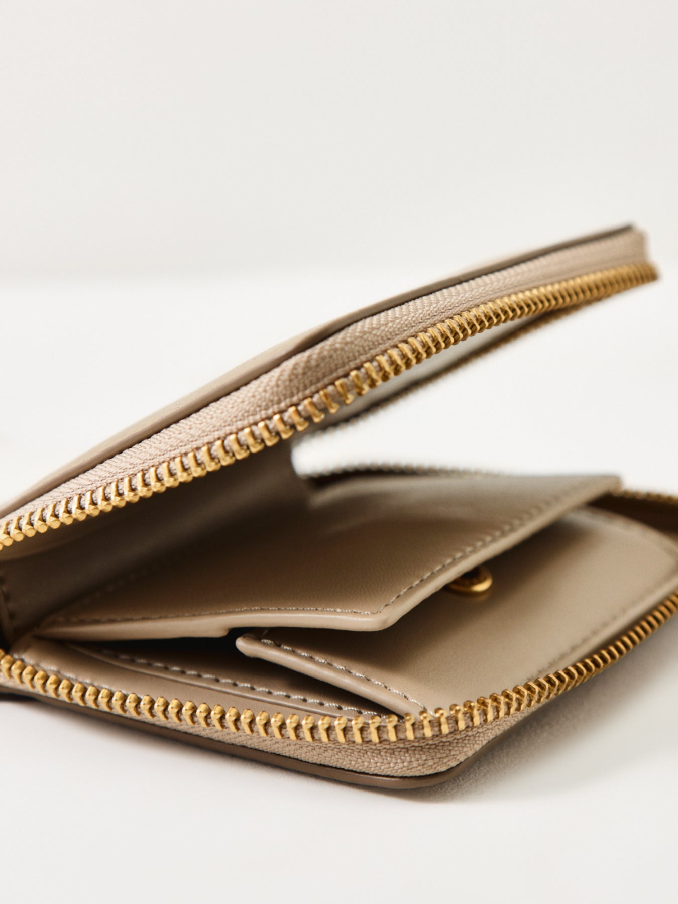 Slim Compact Wallet Tan