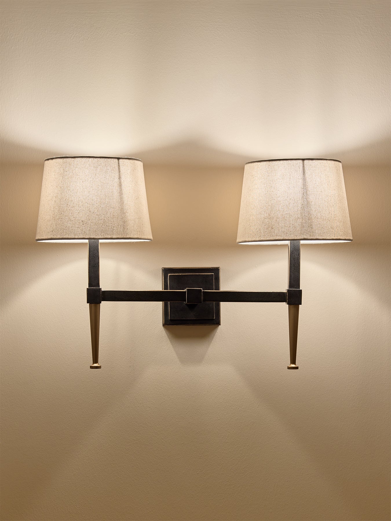 Stella Wall Light Brown