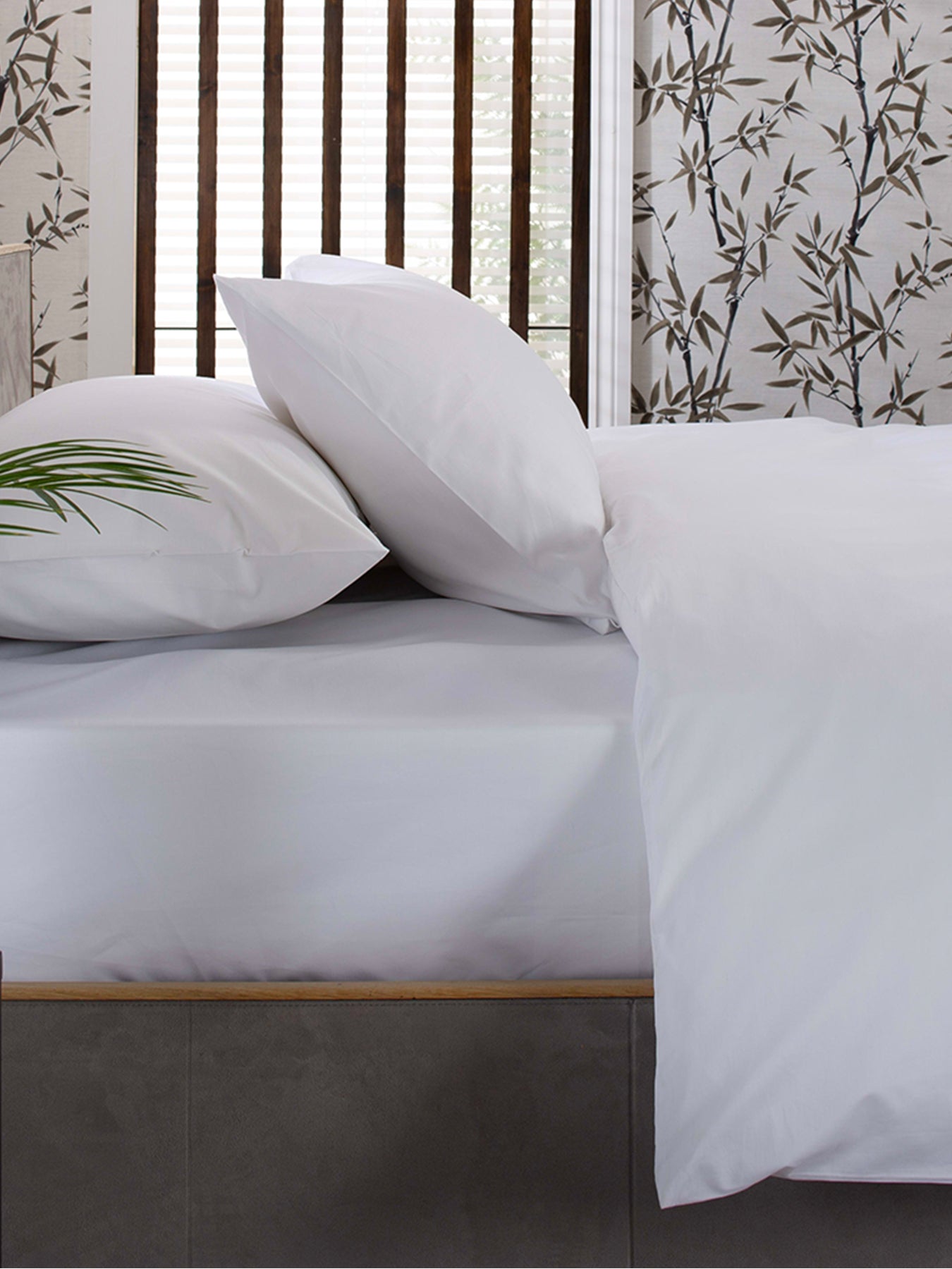 Hadrians Fitted Sheet White