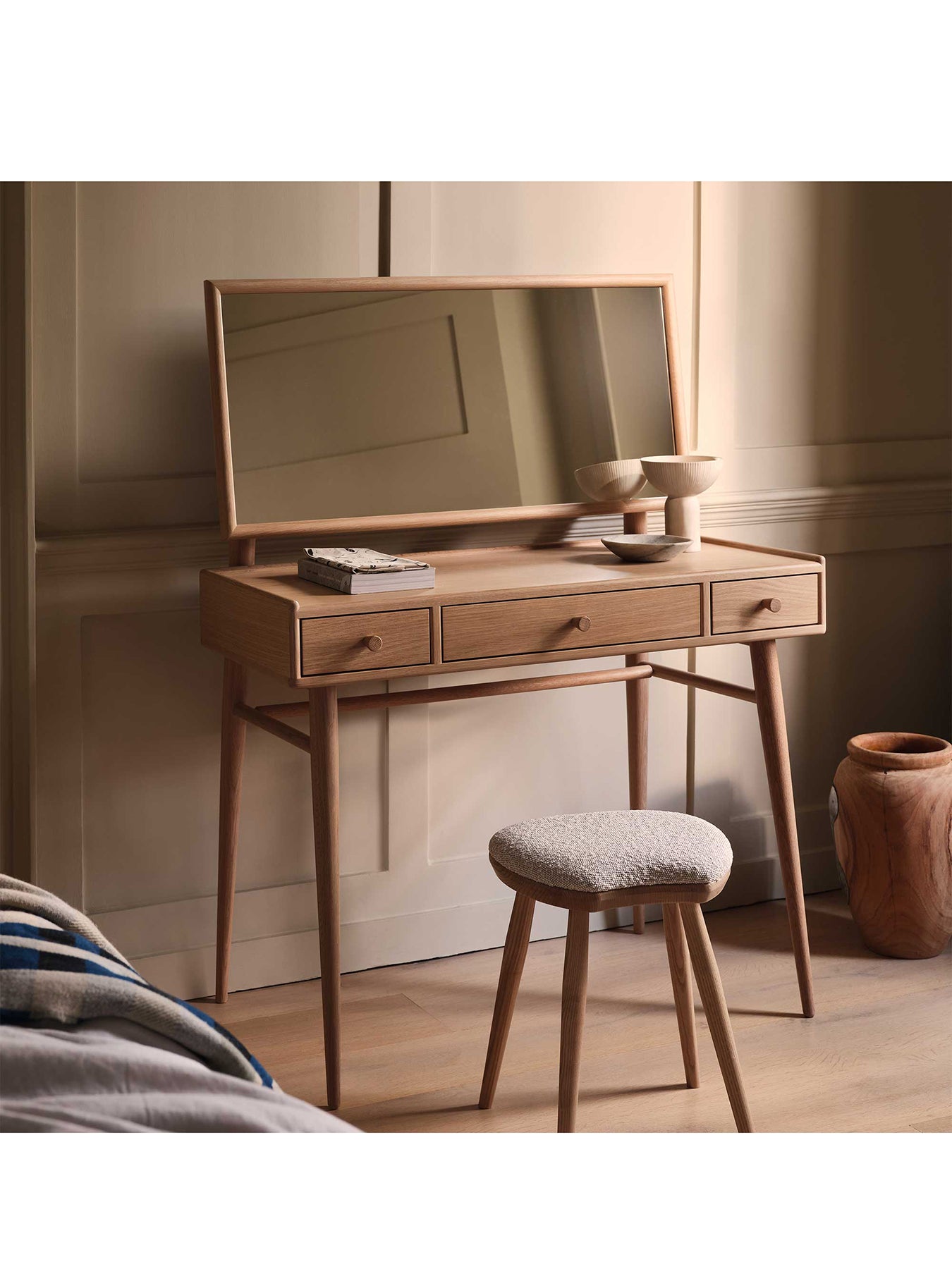Winslow Oak Dressing Table with Mirror