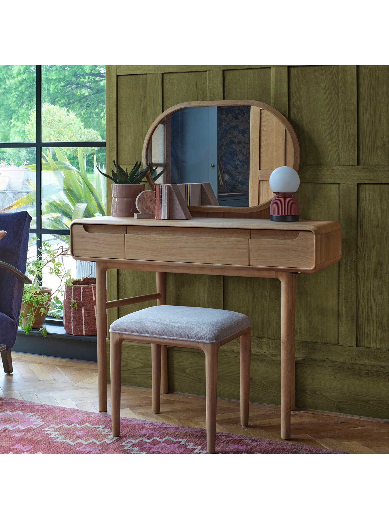 Winchester Solid Oak Dressing Table With Mirror