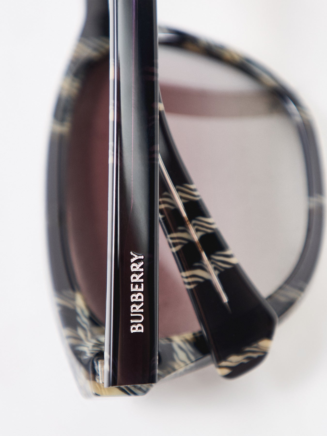 0BE4486 Round Check Sunglasses Black