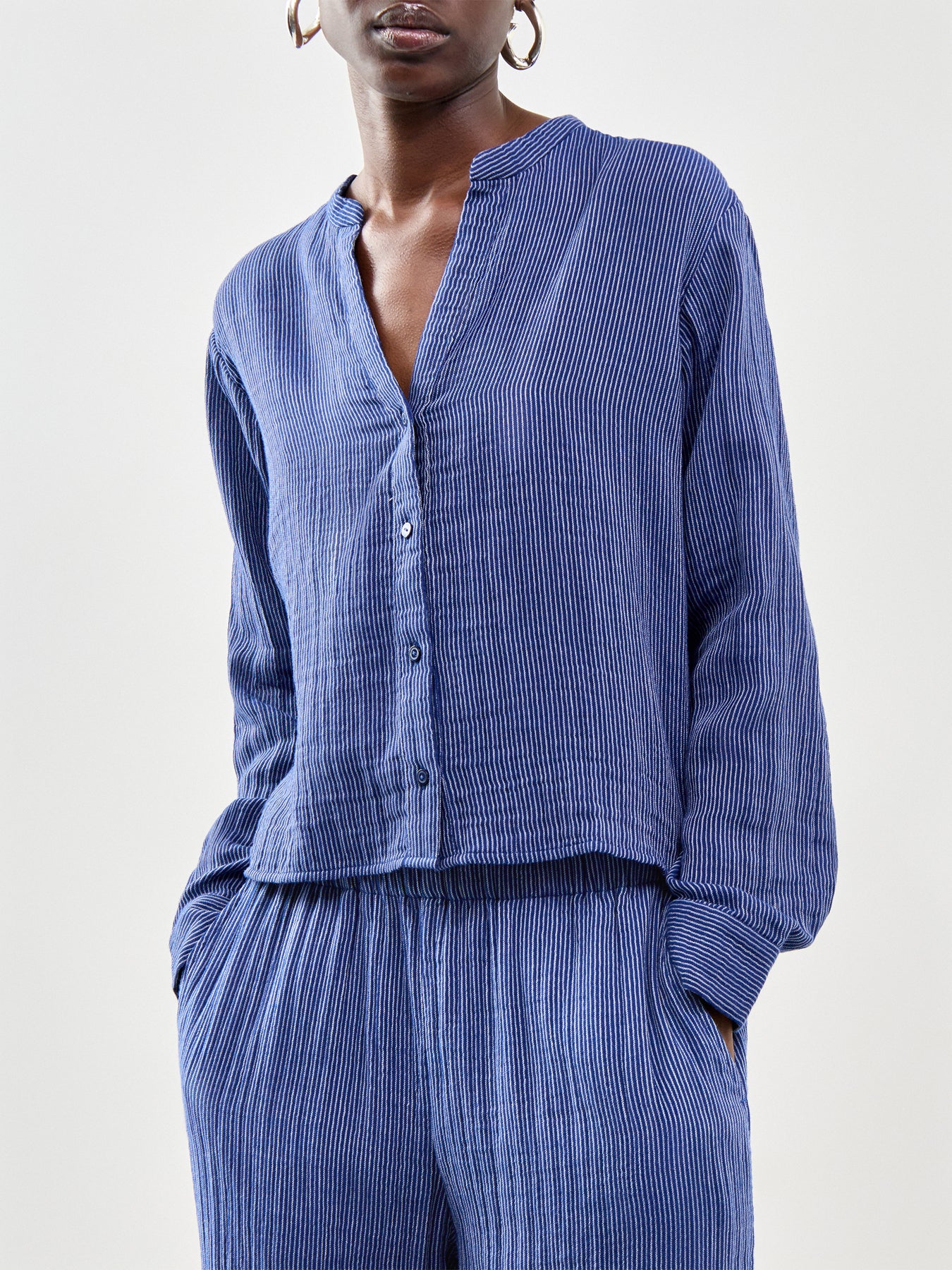 Mandarin Collar Cut-Away Short Shirt Blue