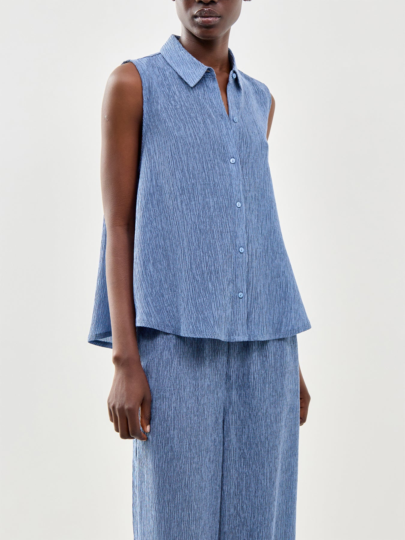 Classic Collar A-Line Sleeveless Shirt Blue