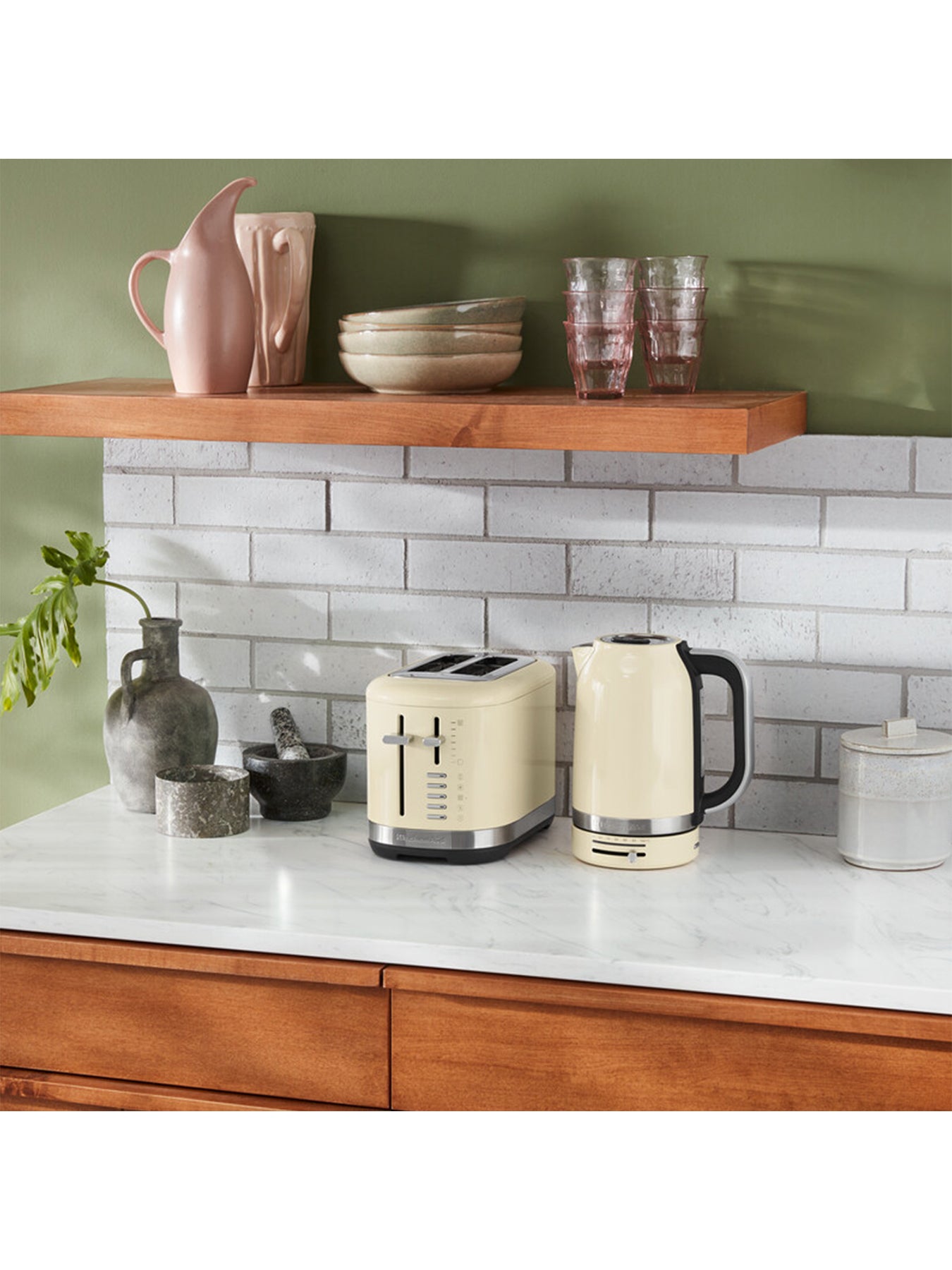 Variable Temperature 1.7L Kettle Almond Cream