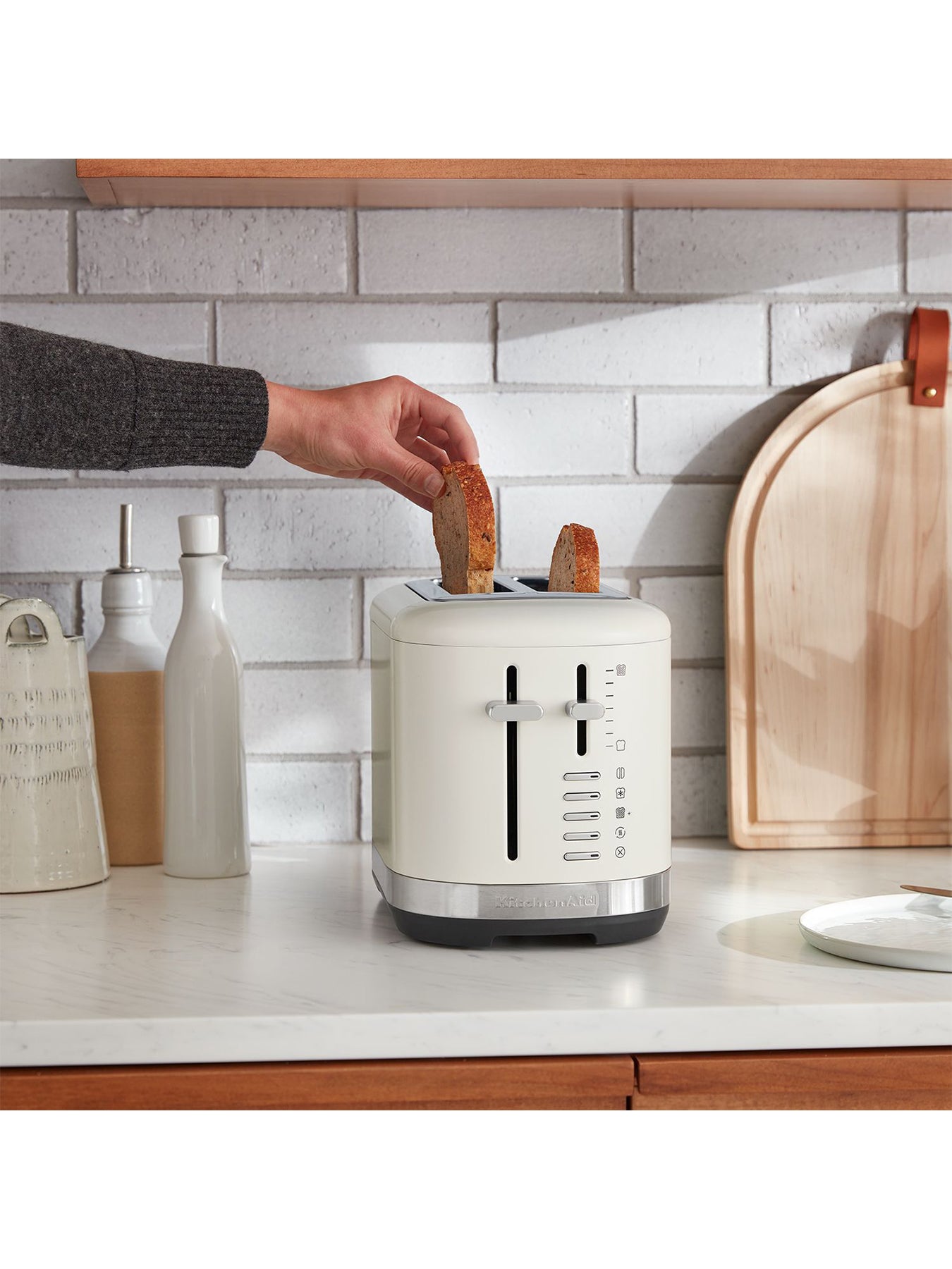 Manual Control 2 Slice Toaster Porcelain White