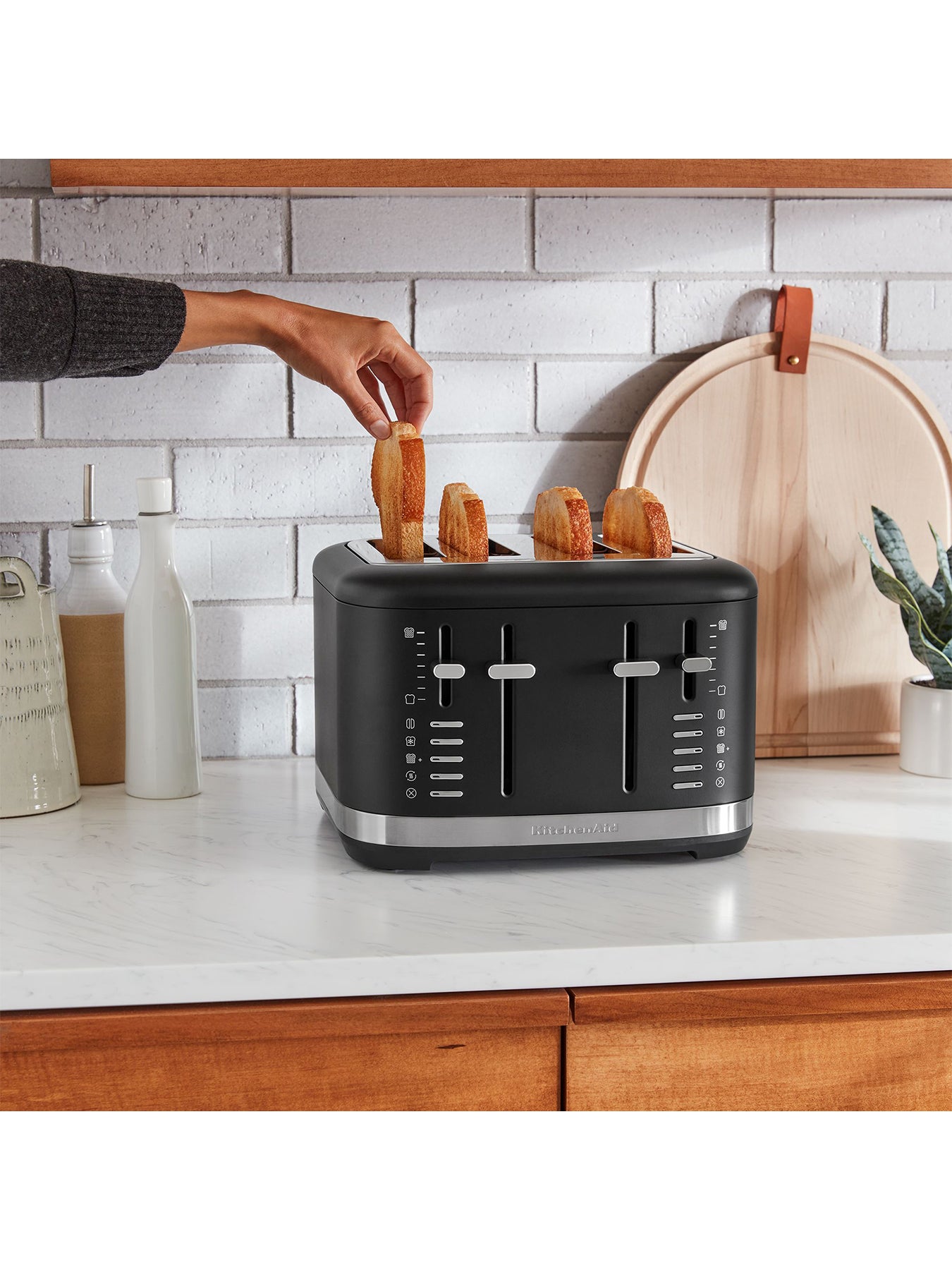 Manual Control 4 Slot Toaster Matte Black