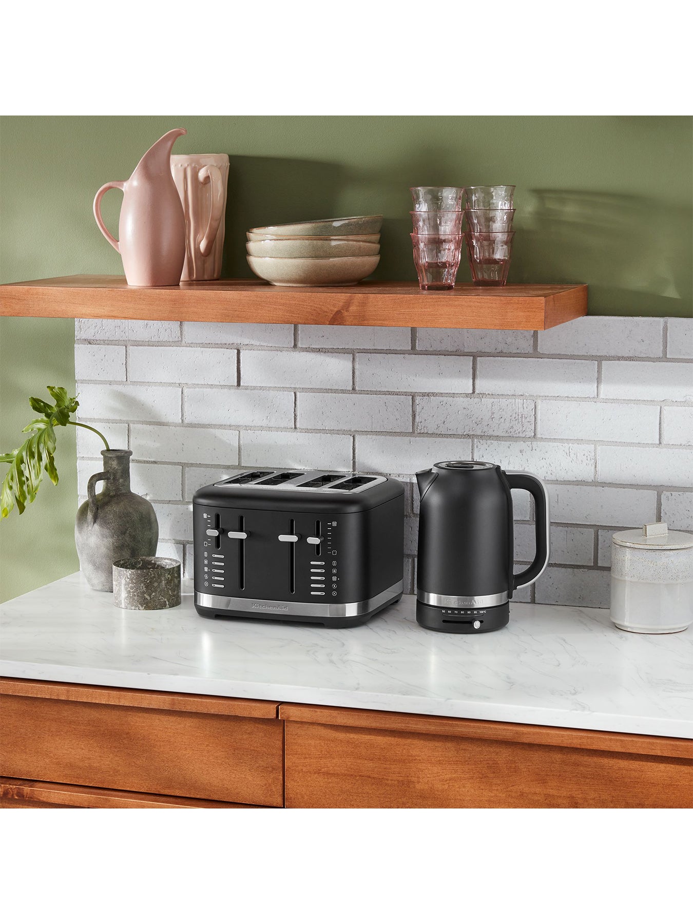 Manual Control 4 Slot Toaster Matte Black