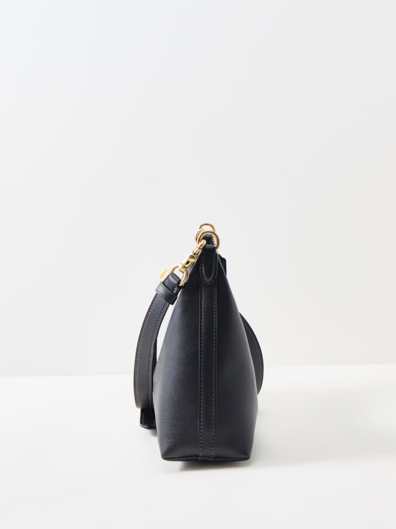 Juliet 25 Glovetanned Leather Shoulder Bag Black