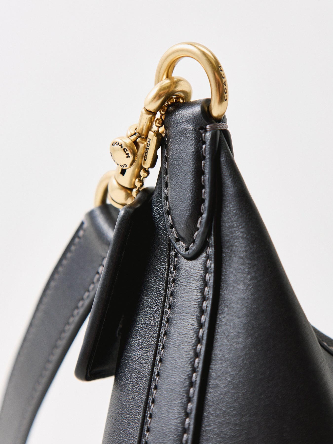 Juliet 25 Glovetanned Leather Shoulder Bag Black