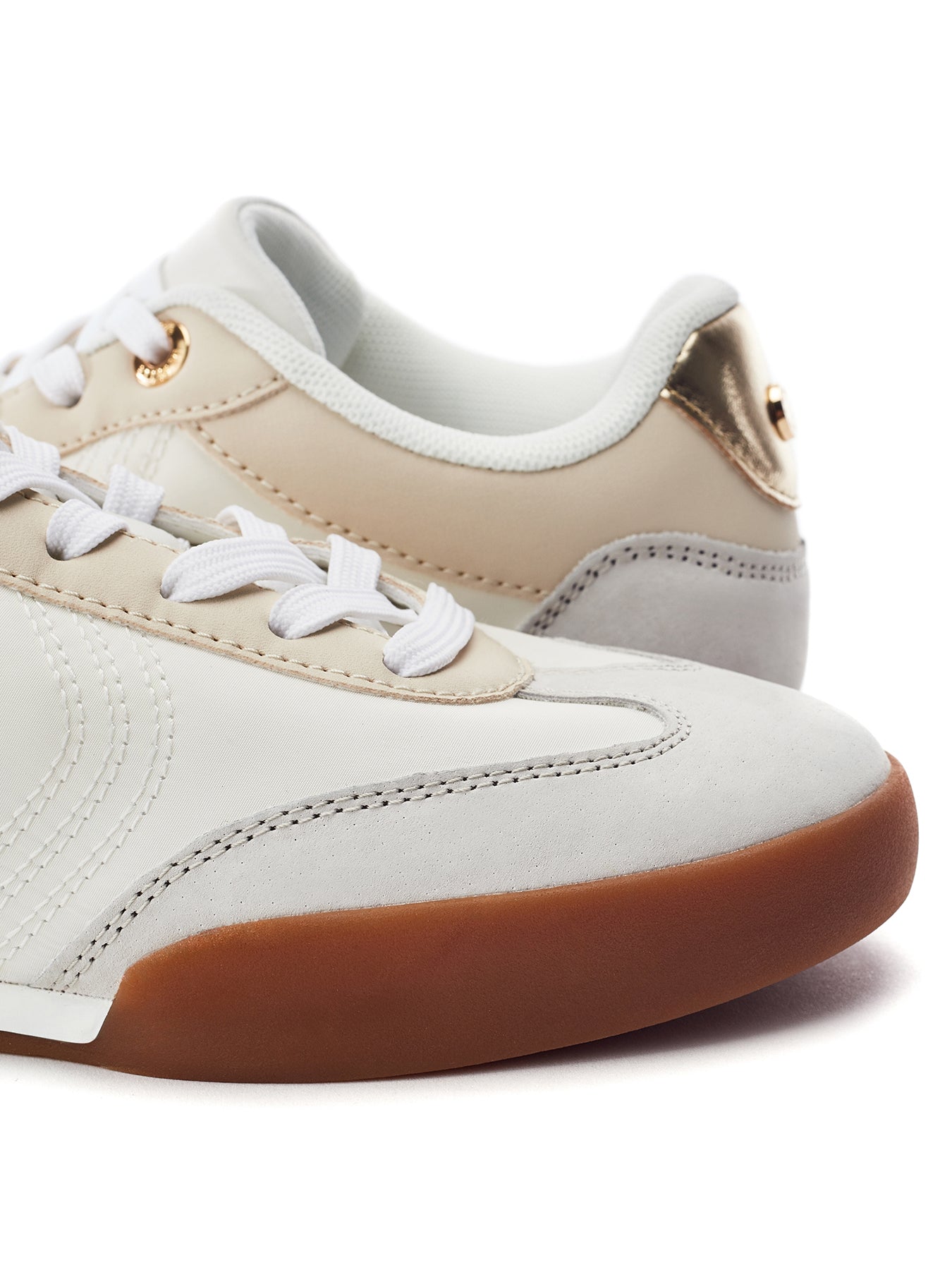 Aromaa Lace-Up Trainers White