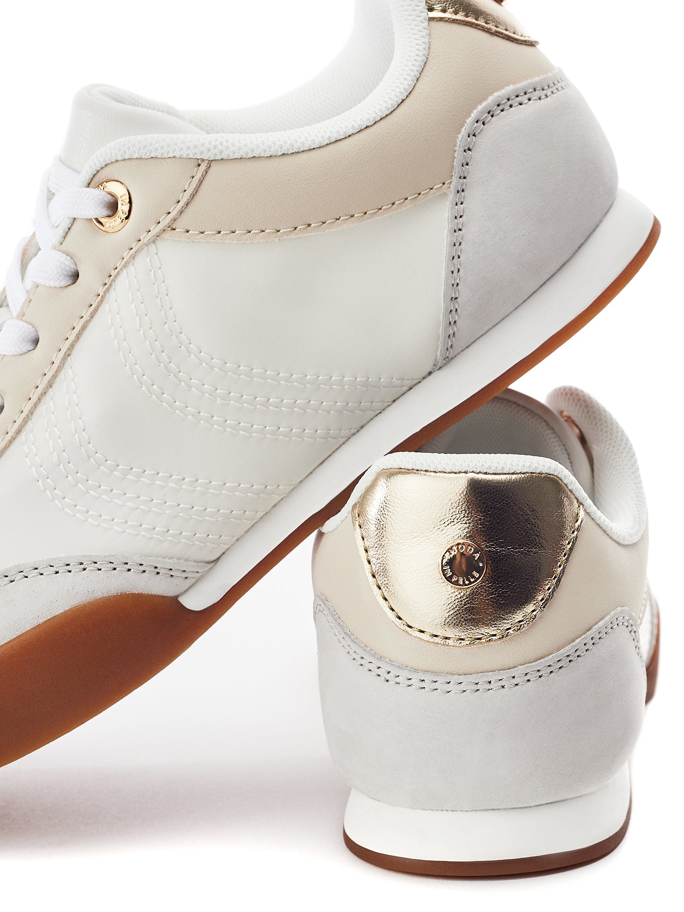 Aromaa Lace-Up Trainers White