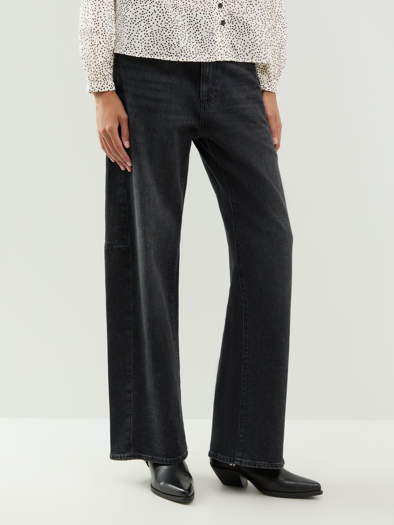 Arellia Skimmer Cotton Blend Barrel Jeans