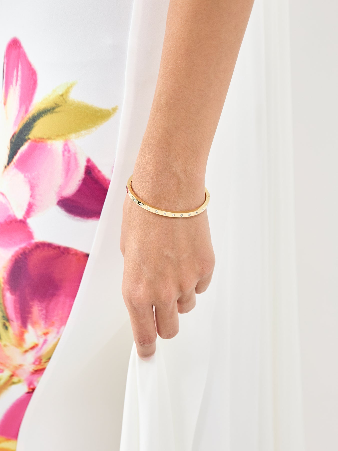 Eternity Slim Bangle Gold