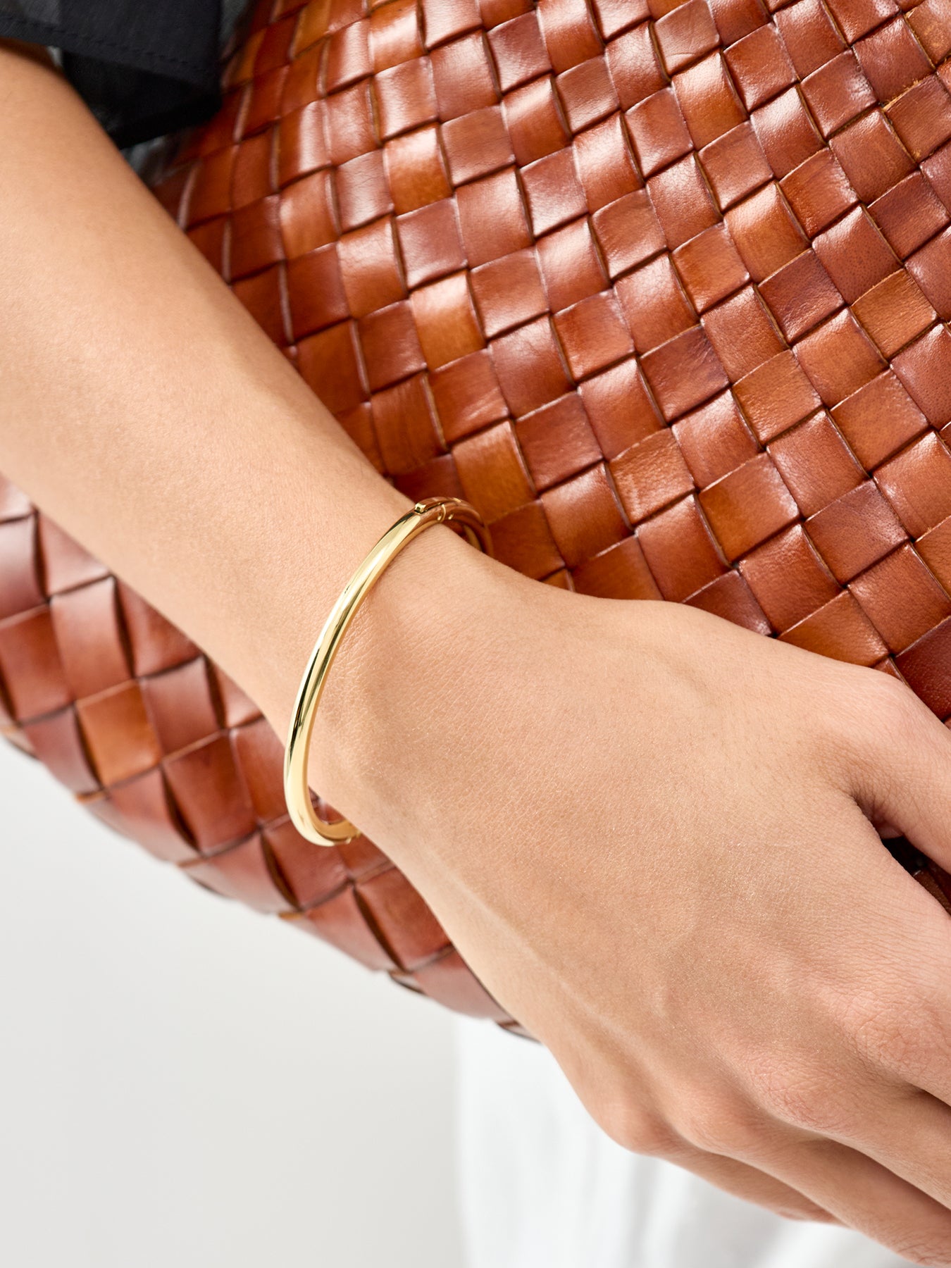 Classic Oval Bangle Gold