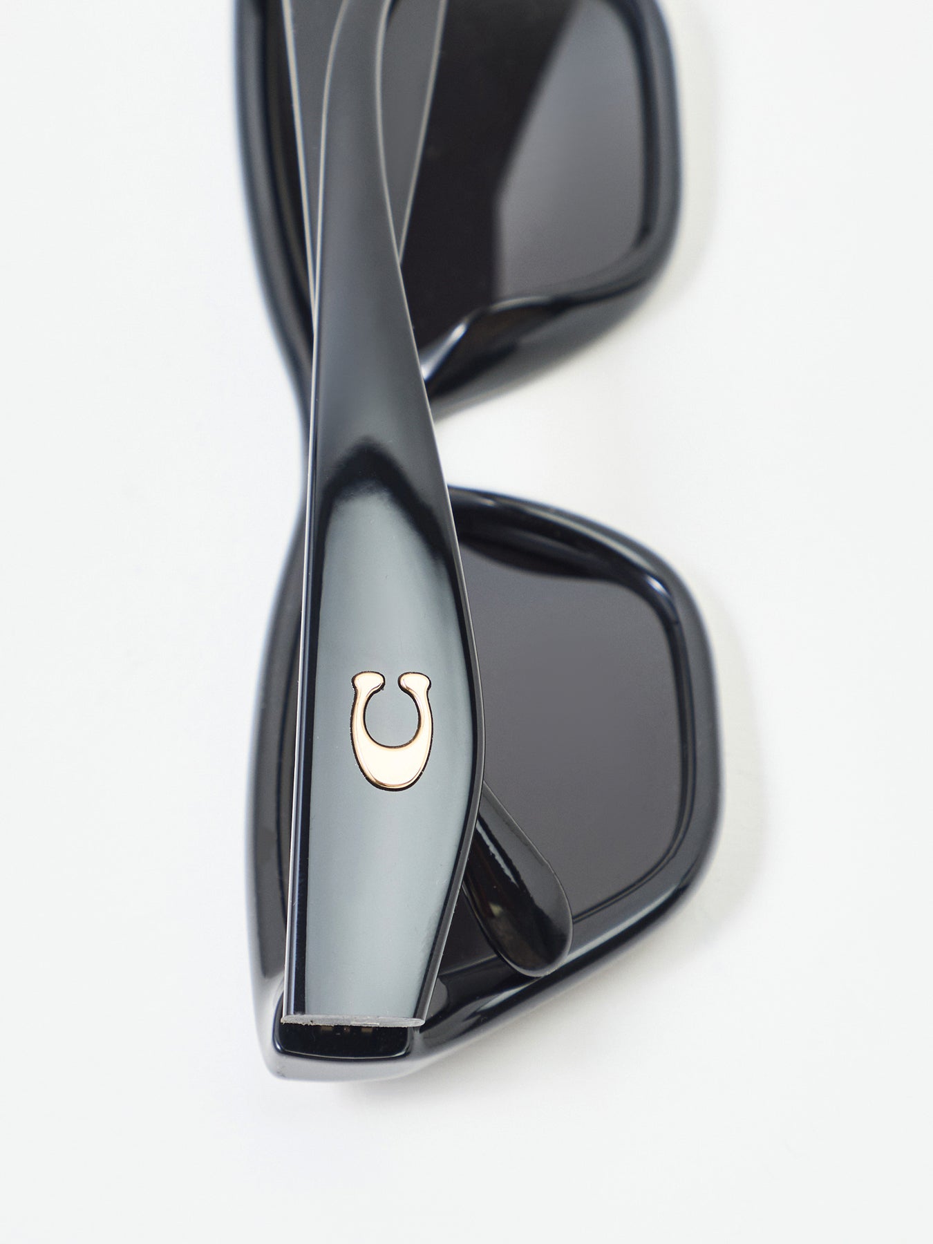 0HC8434U Cat Eye Sunglasses Black