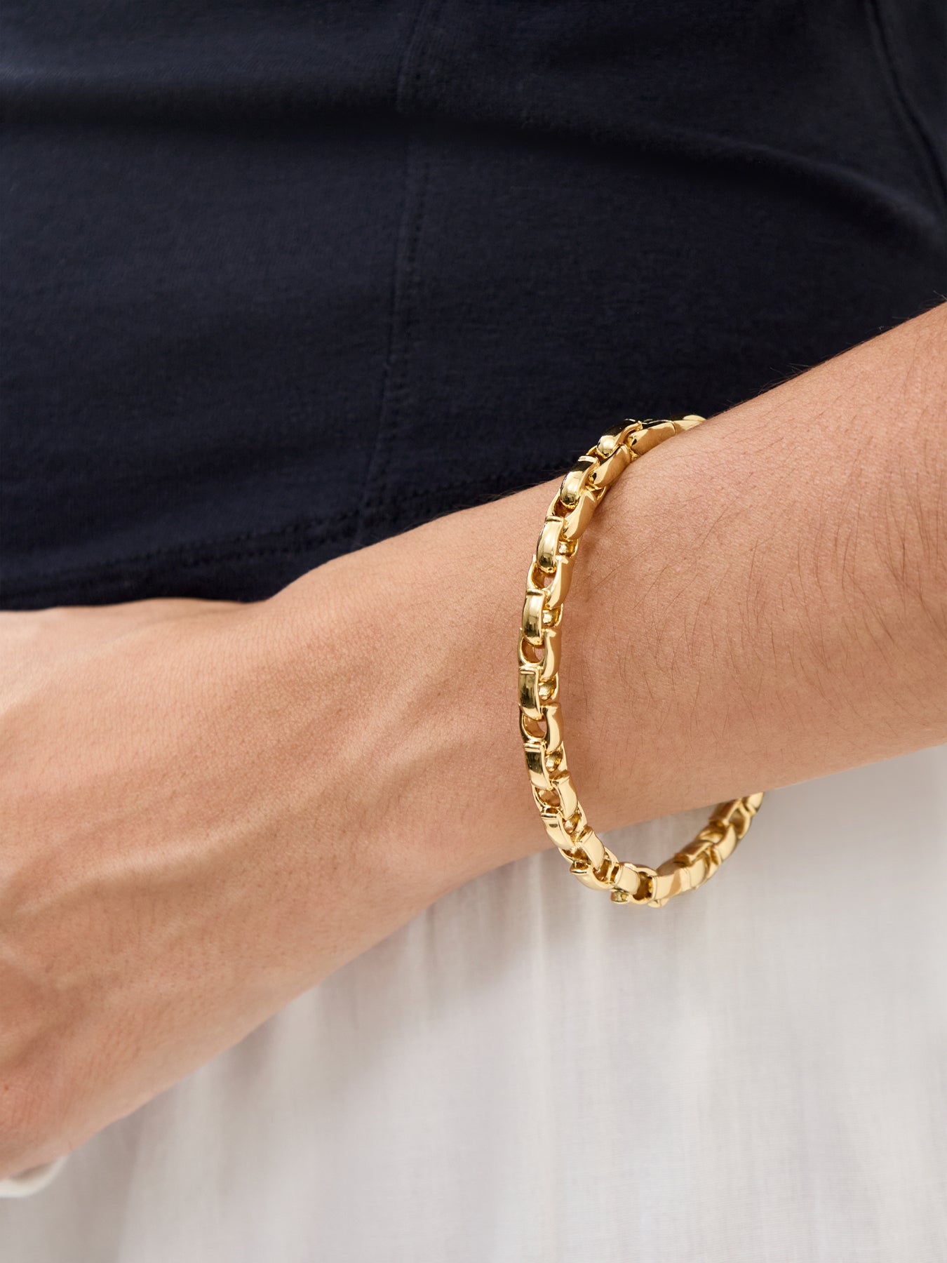 Signature C Hinged Bangle Gold
