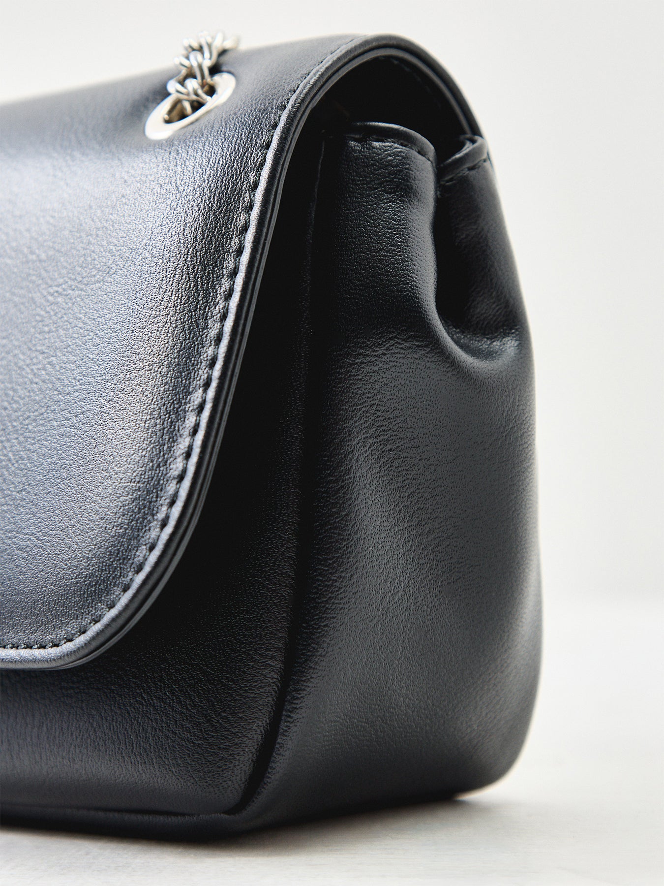 Chain Crossbody Purse - Black