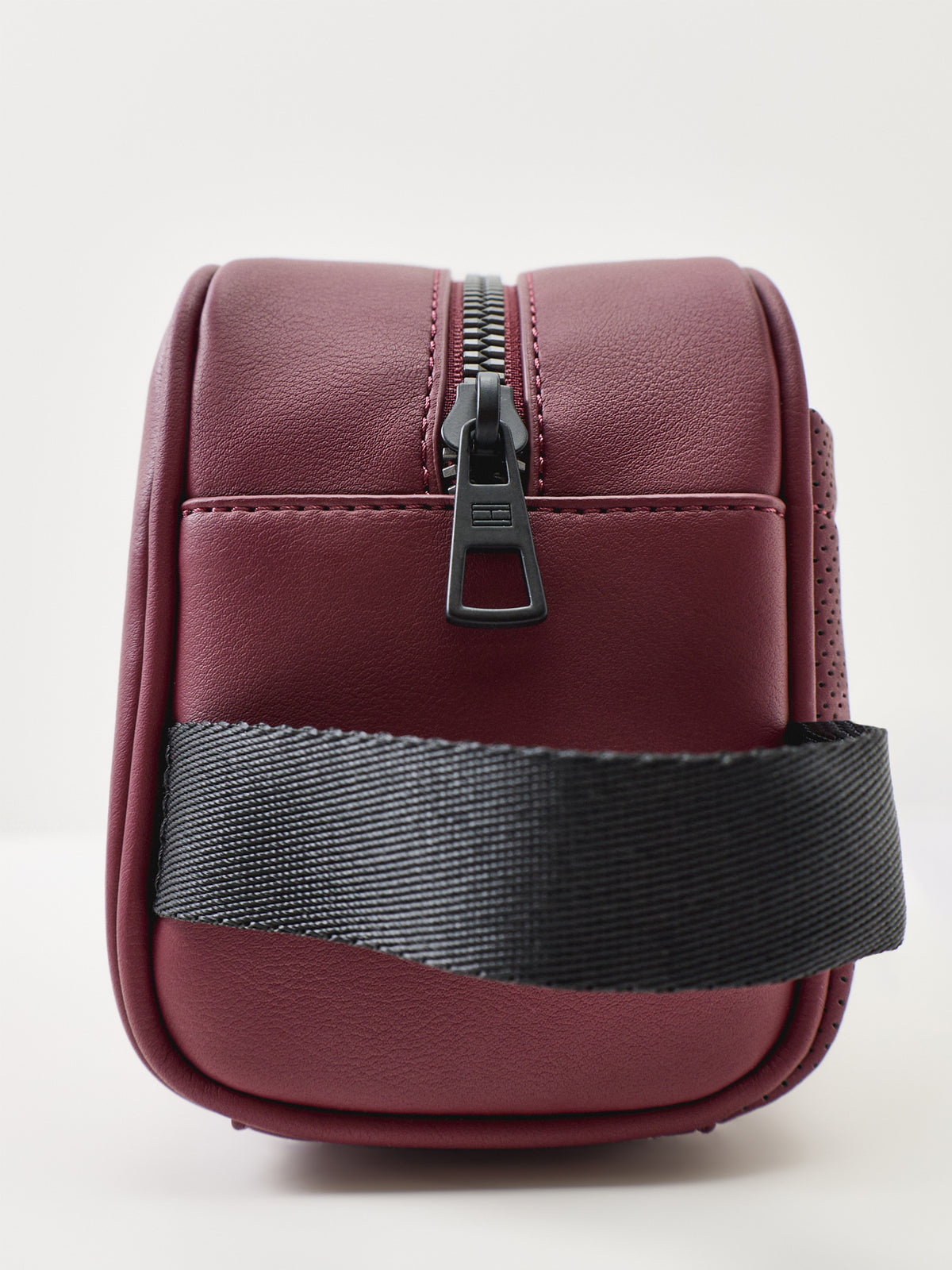 TH Foundation Wash Bag