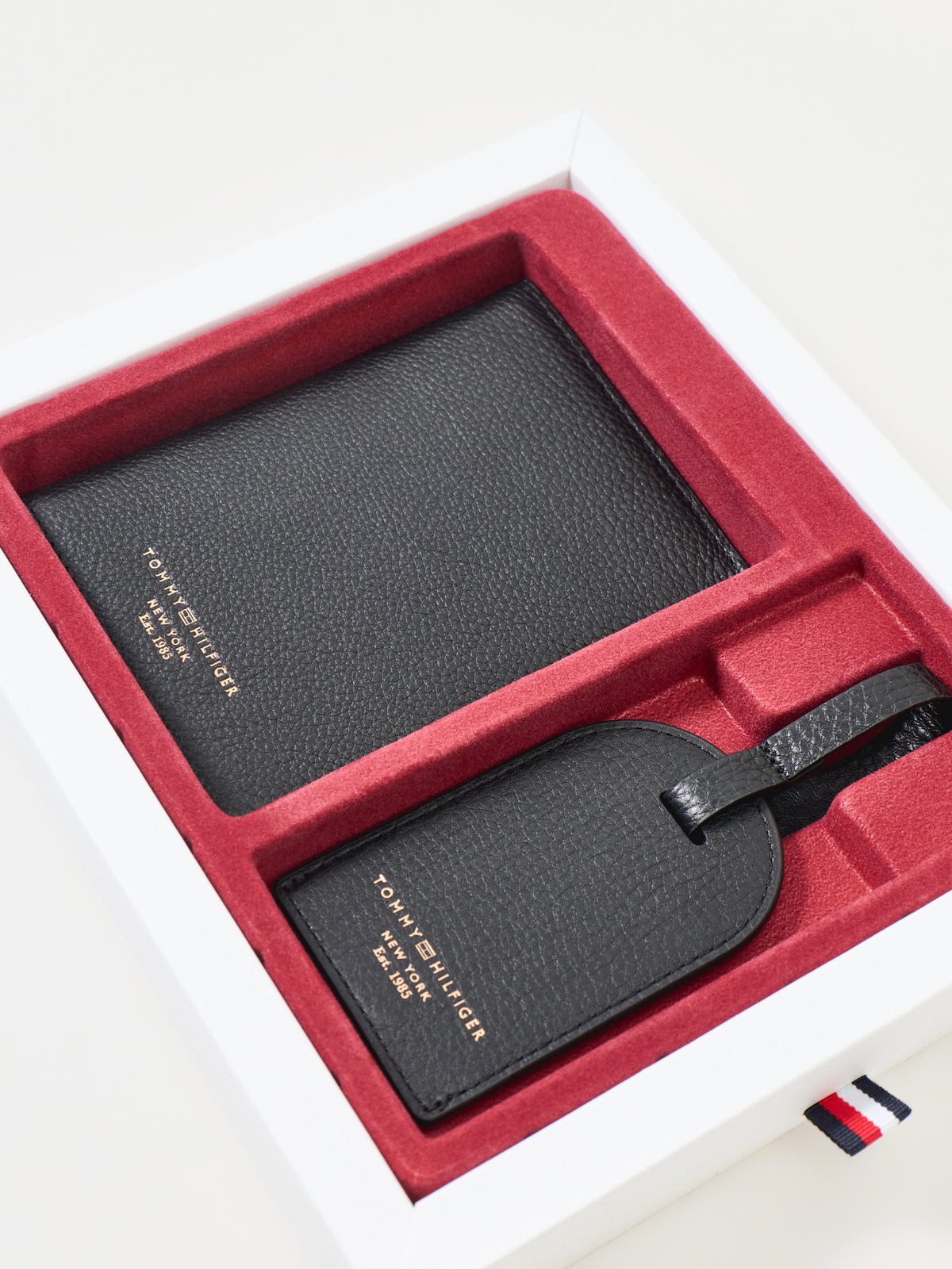 Pebble Grain Leather Passport Holder & Luggage Tag Gift Set - Black