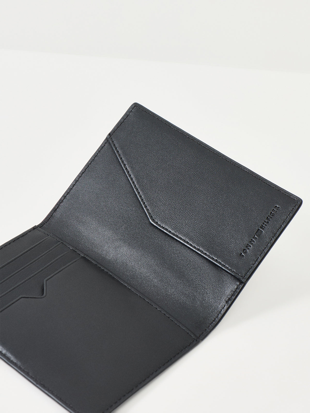 Pebble Grain Leather Passport Holder & Luggage Tag Gift Set - Black