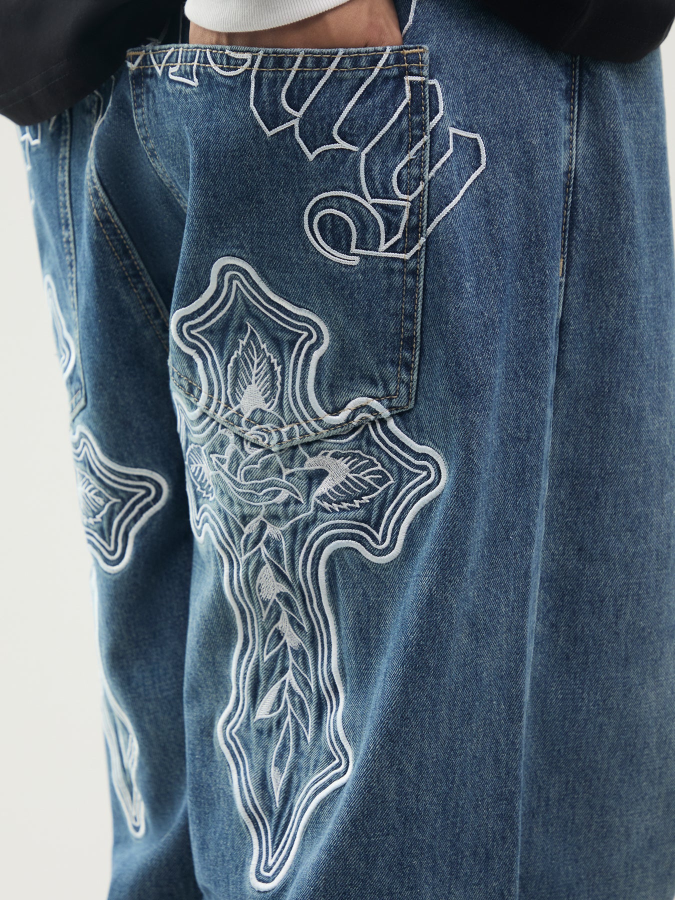 Varsity Cross Badge Xxtra Fit Jeans