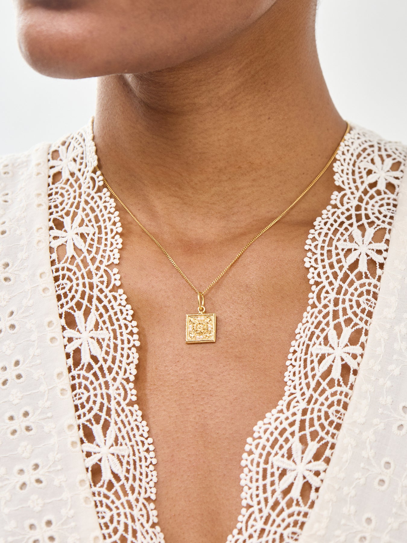 Ceres Pearl Pendant Necklace